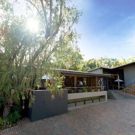 Lowveld Living Guesthouse Mbombela Bagian luar foto