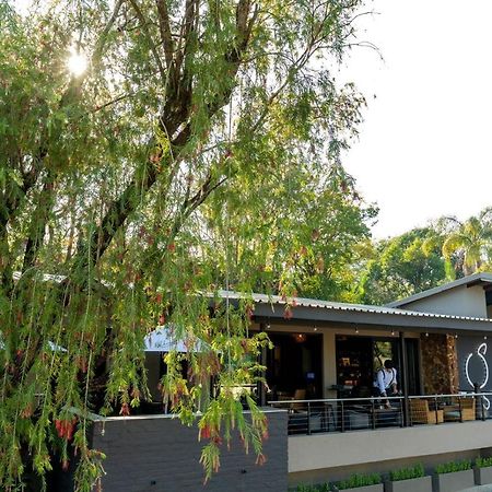 Lowveld Living Guesthouse Mbombela Bagian luar foto