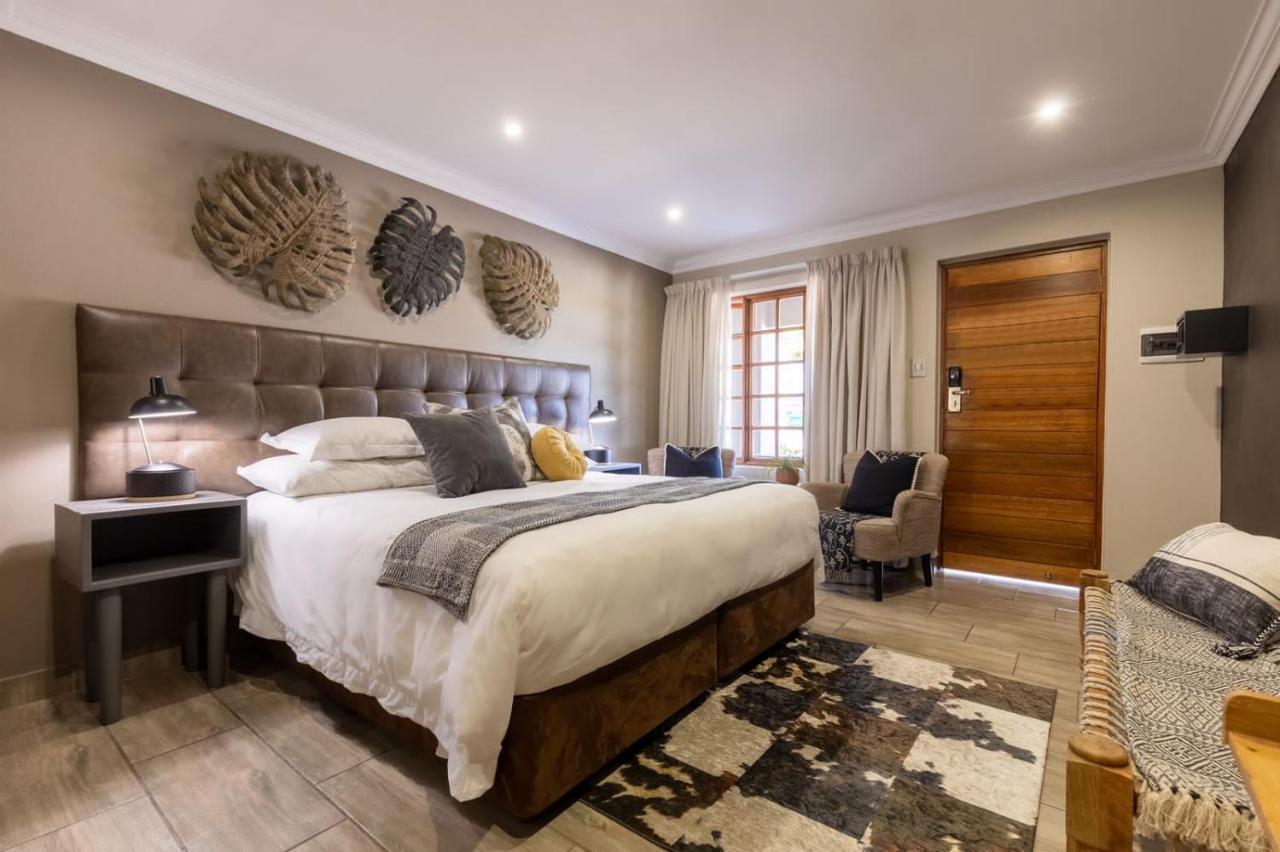 Lowveld Living Guesthouse Mbombela Bagian luar foto