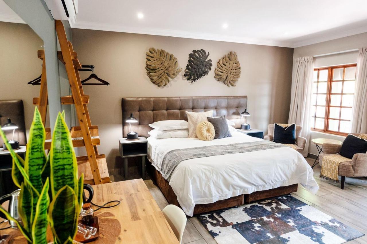 Lowveld Living Guesthouse Mbombela Bagian luar foto