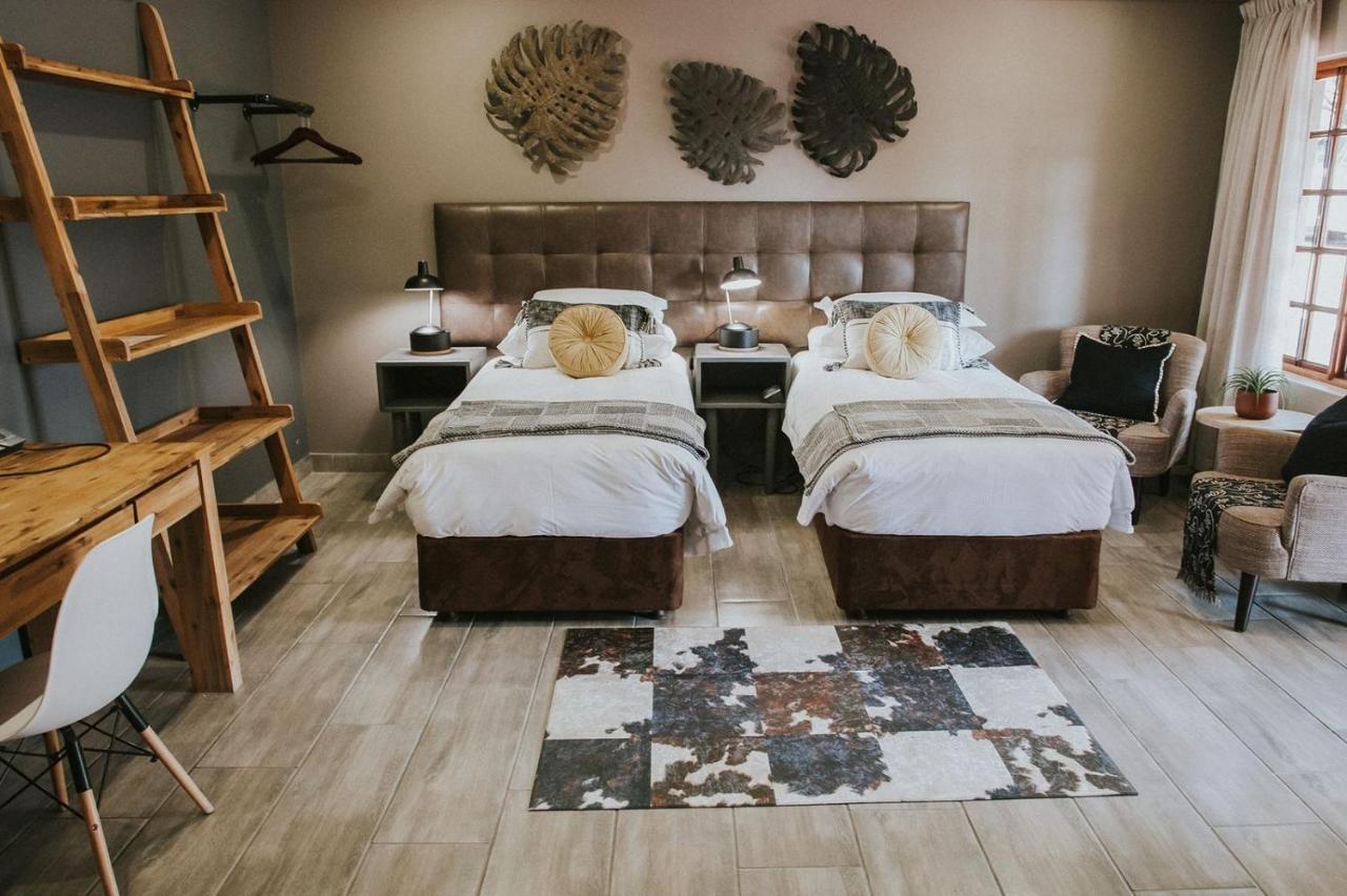 Lowveld Living Guesthouse Mbombela Bagian luar foto