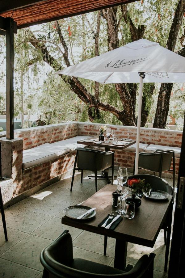 Lowveld Living Guesthouse Mbombela Bagian luar foto