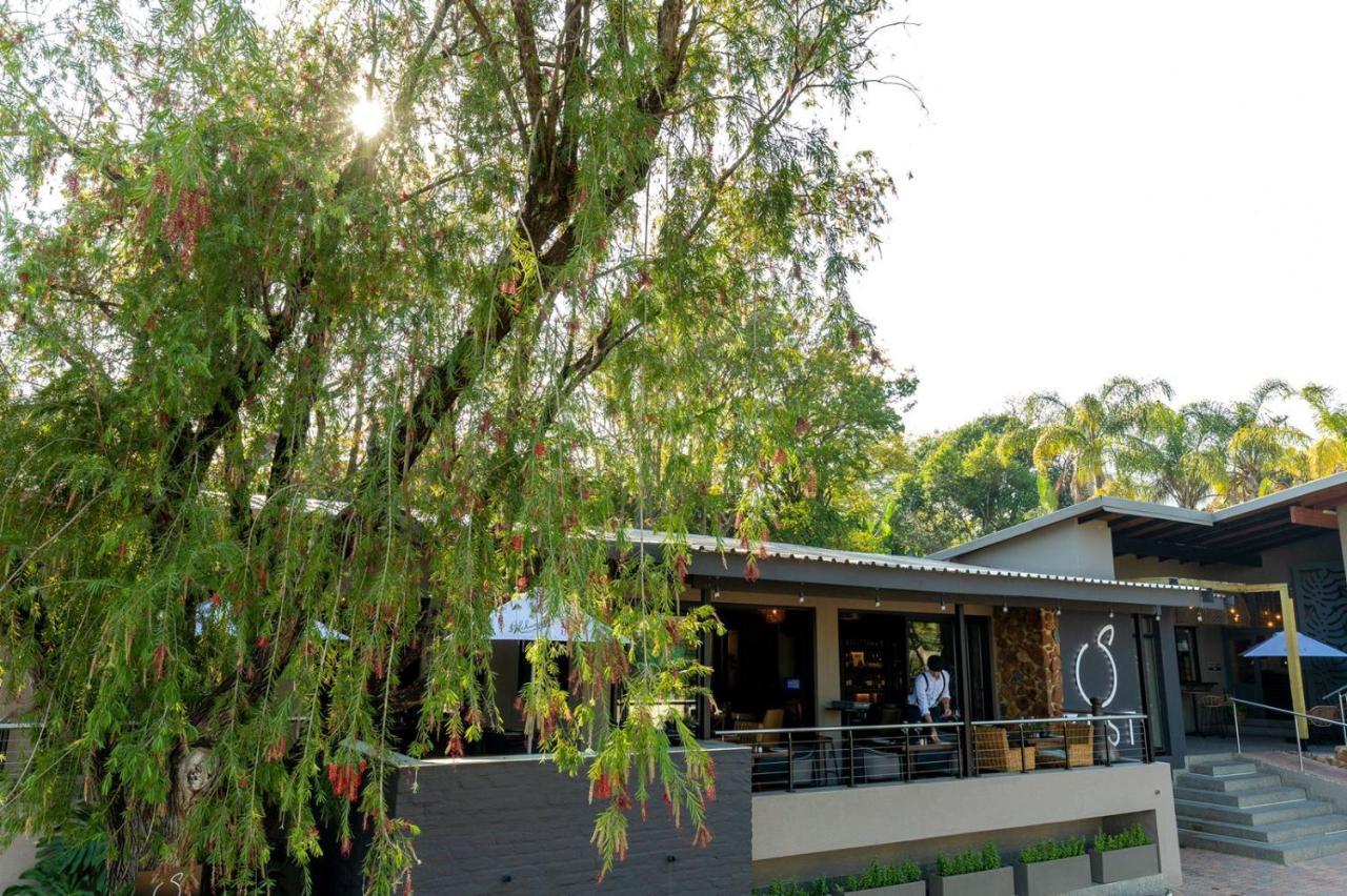 Lowveld Living Guesthouse Mbombela Bagian luar foto