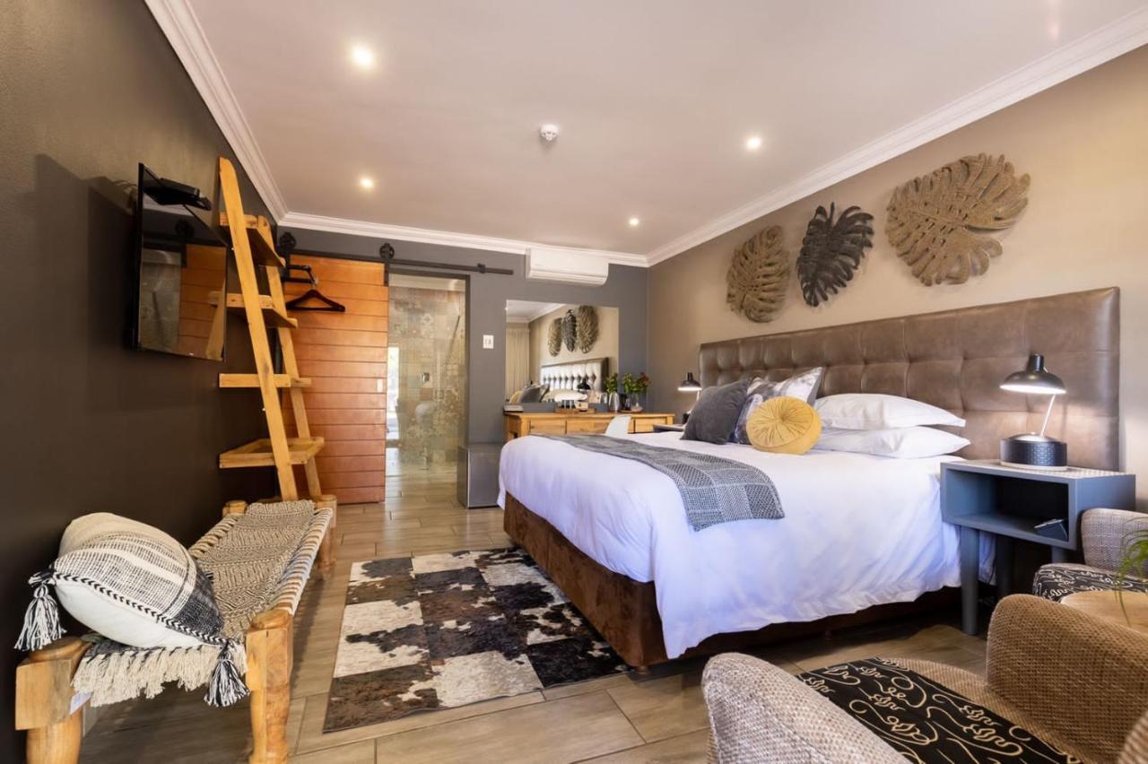 Lowveld Living Guesthouse Mbombela Bagian luar foto