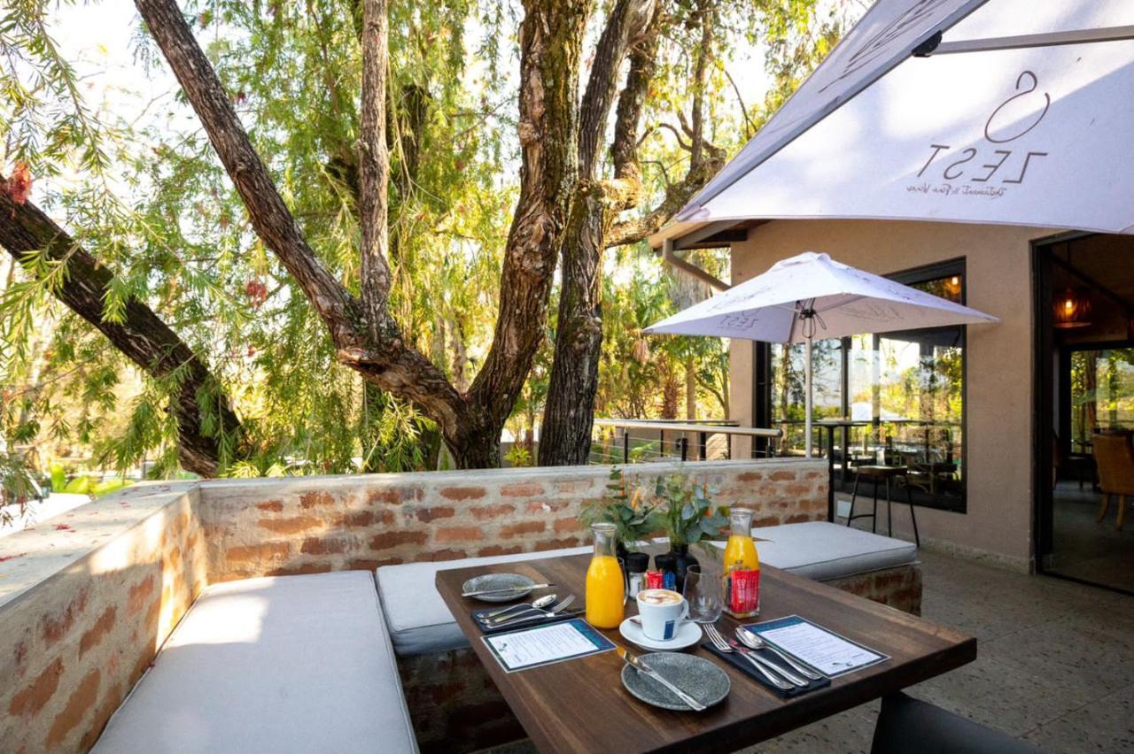 Lowveld Living Guesthouse Mbombela Bagian luar foto