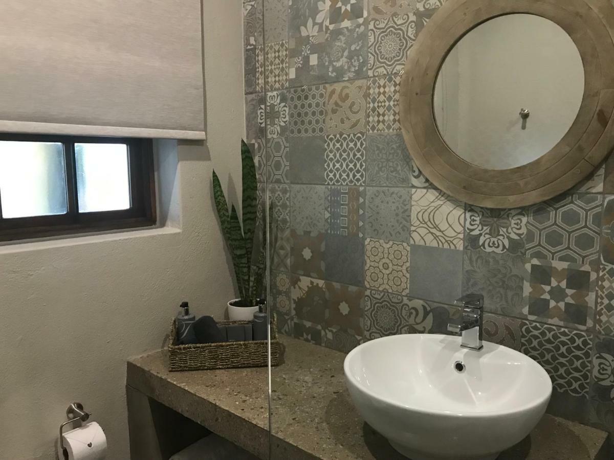 Lowveld Living Guesthouse Mbombela Bagian luar foto