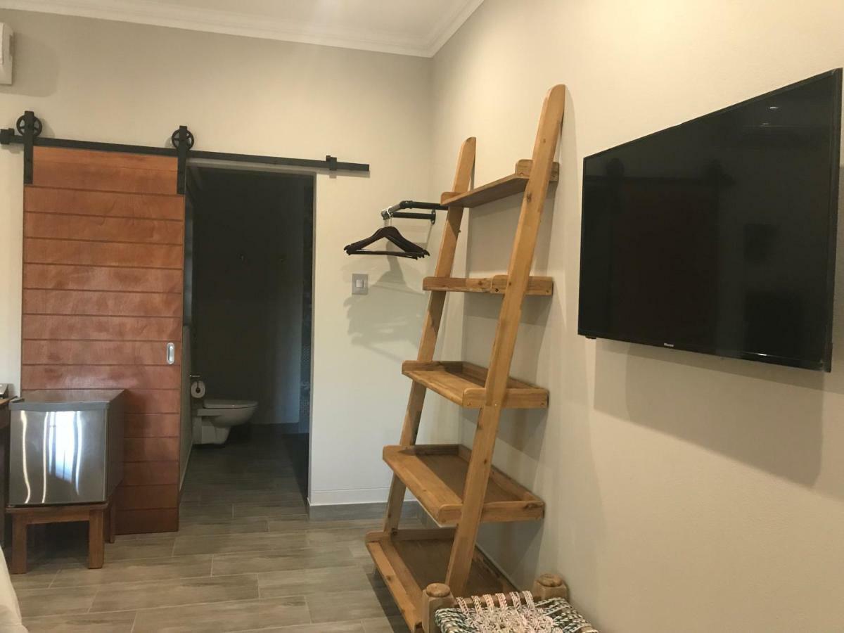 Lowveld Living Guesthouse Mbombela Bagian luar foto